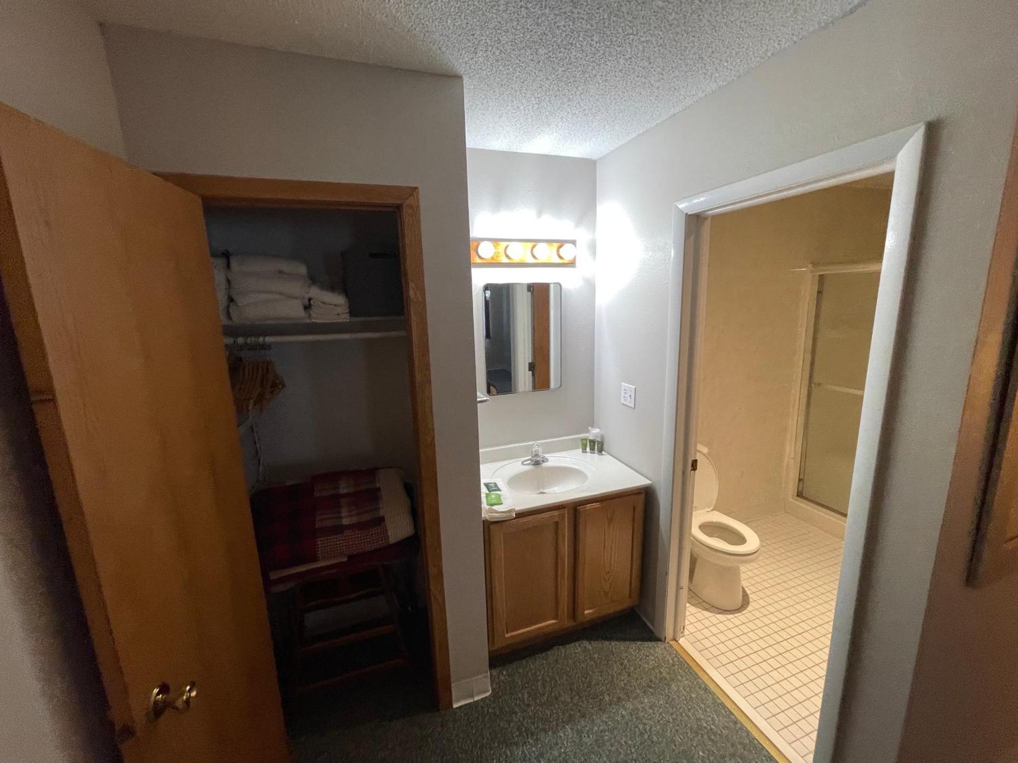Trails Inn Quadna Mountain Motel & Rv Park Hill City 部屋 写真