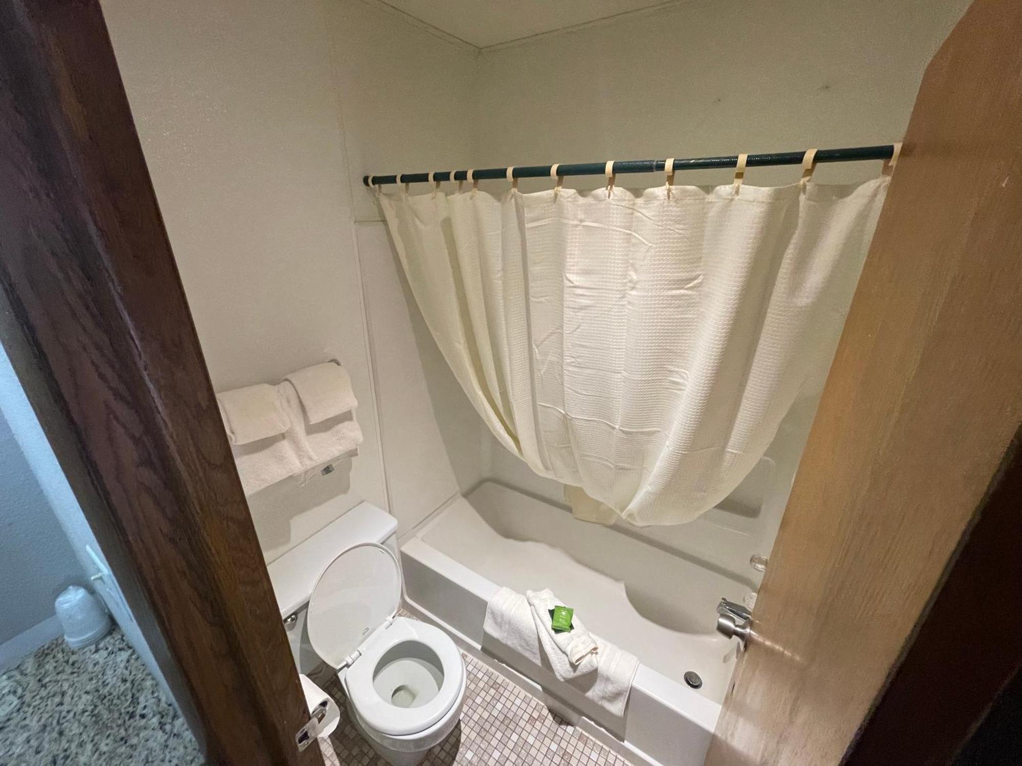 Trails Inn Quadna Mountain Motel & Rv Park Hill City エクステリア 写真