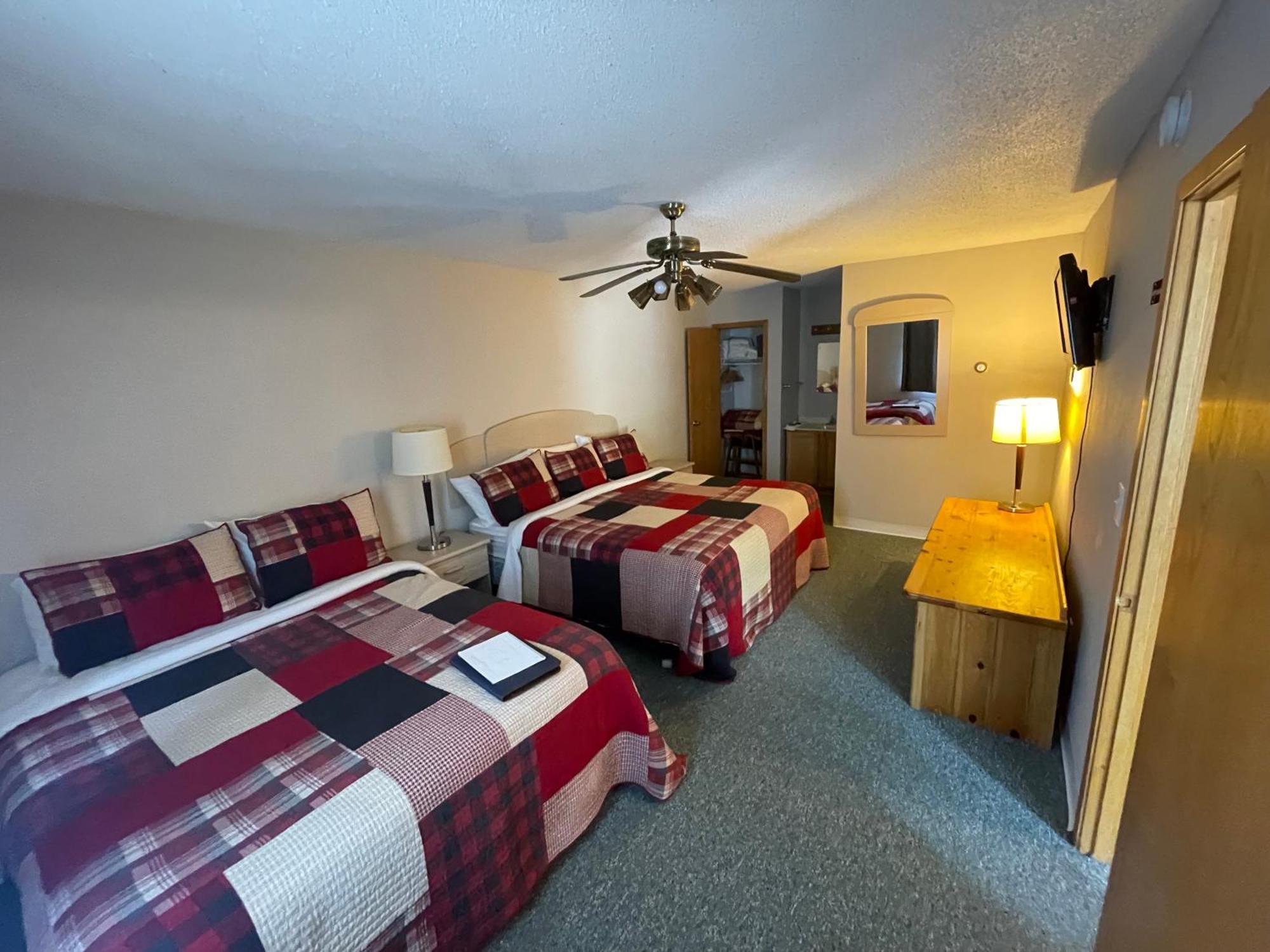 Trails Inn Quadna Mountain Motel & Rv Park Hill City エクステリア 写真
